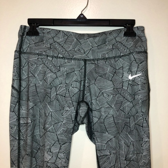 Nike Dri-Fit Black & Gray Striped Leggings Size Medium - Picture 2 of 8